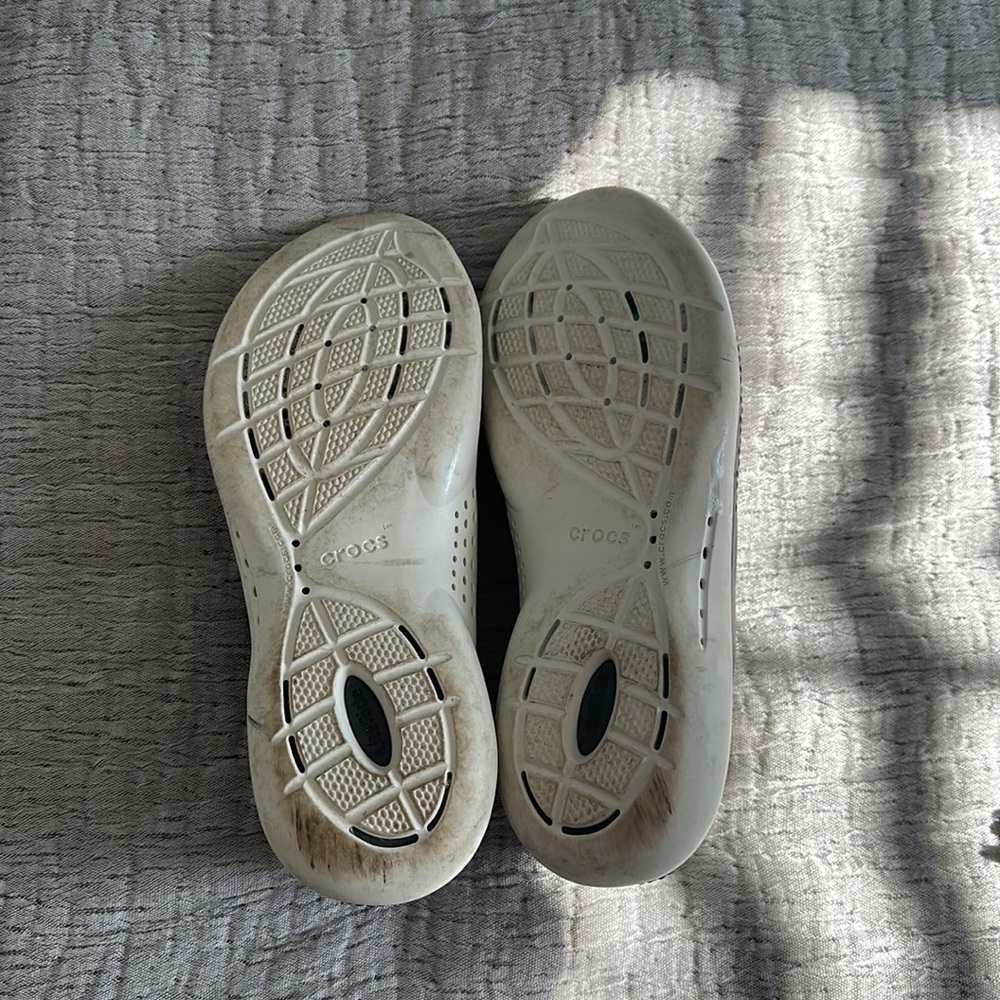 Crocs Free Ride Sneakers - Picture 4 of 4